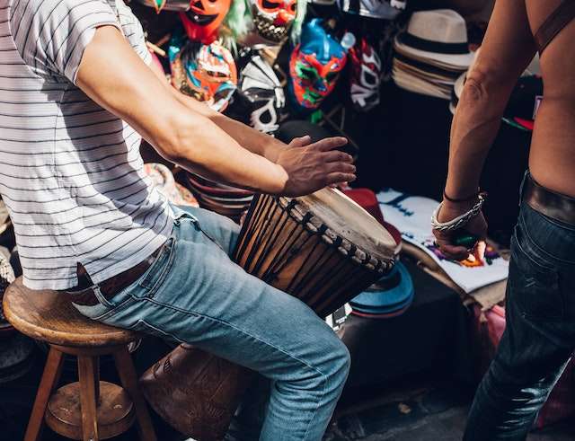 Tradition trifft Moderne: Wie Trommeln bei Festivals weltweit eingesetzt werden